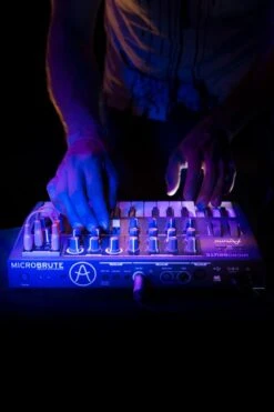 Arturia MicroBrute -Faders Music Store arturia microbrute erikson music 679660