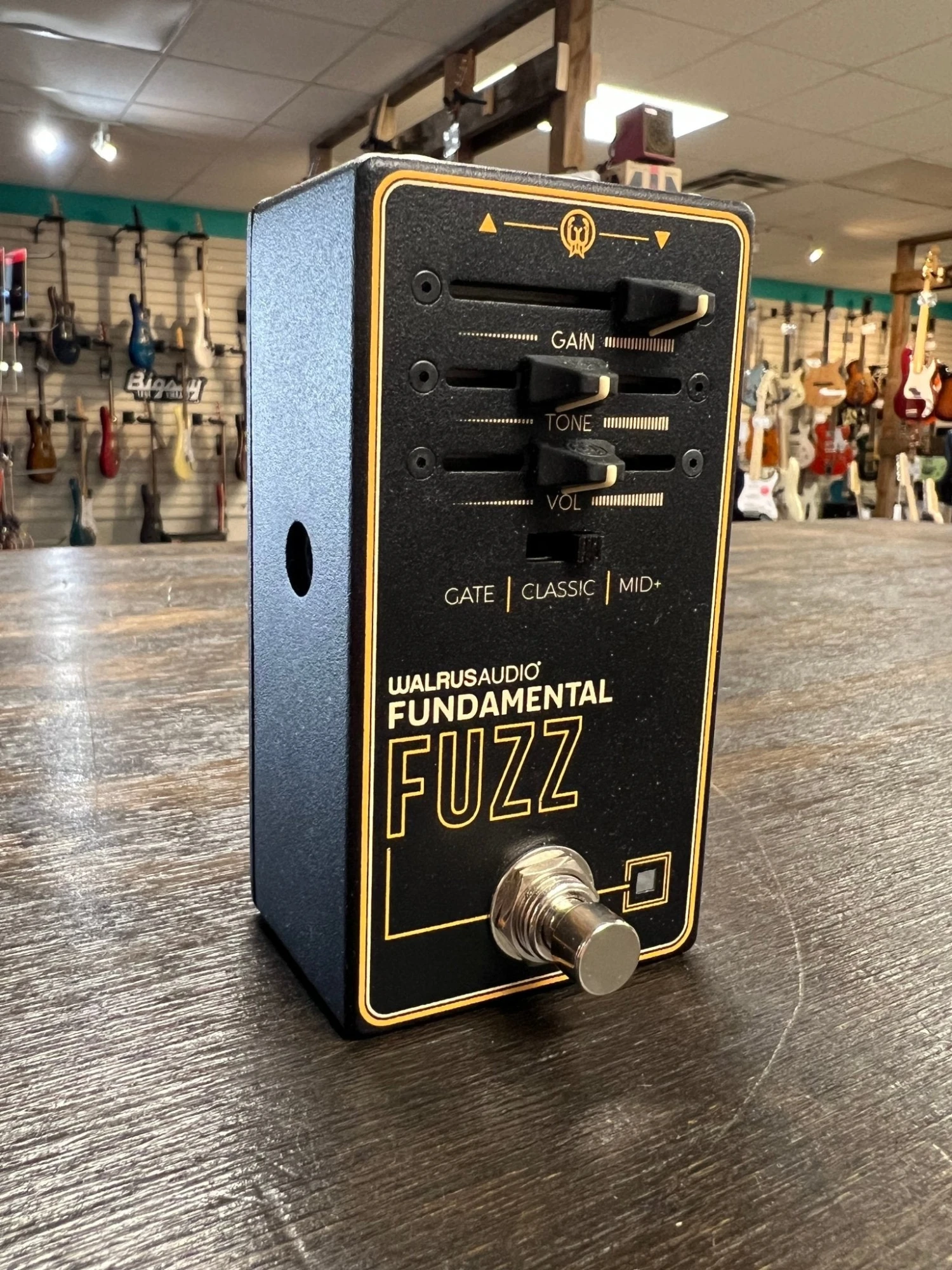 Used Walrus Audio Fundamental Fuzz Pedal 1 Used Walrus Audio Fundamental Fuzz Pedal